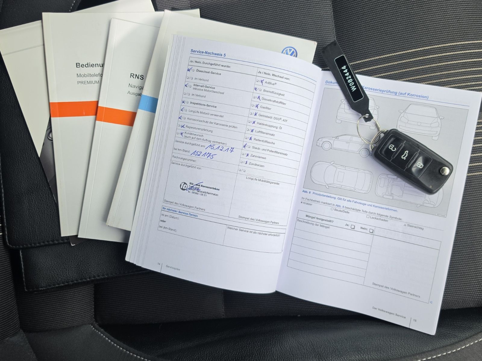Fahrzeugabbildung Volkswagen Touran Match AUTOMATIK LEDER  PDC SHZ PDC