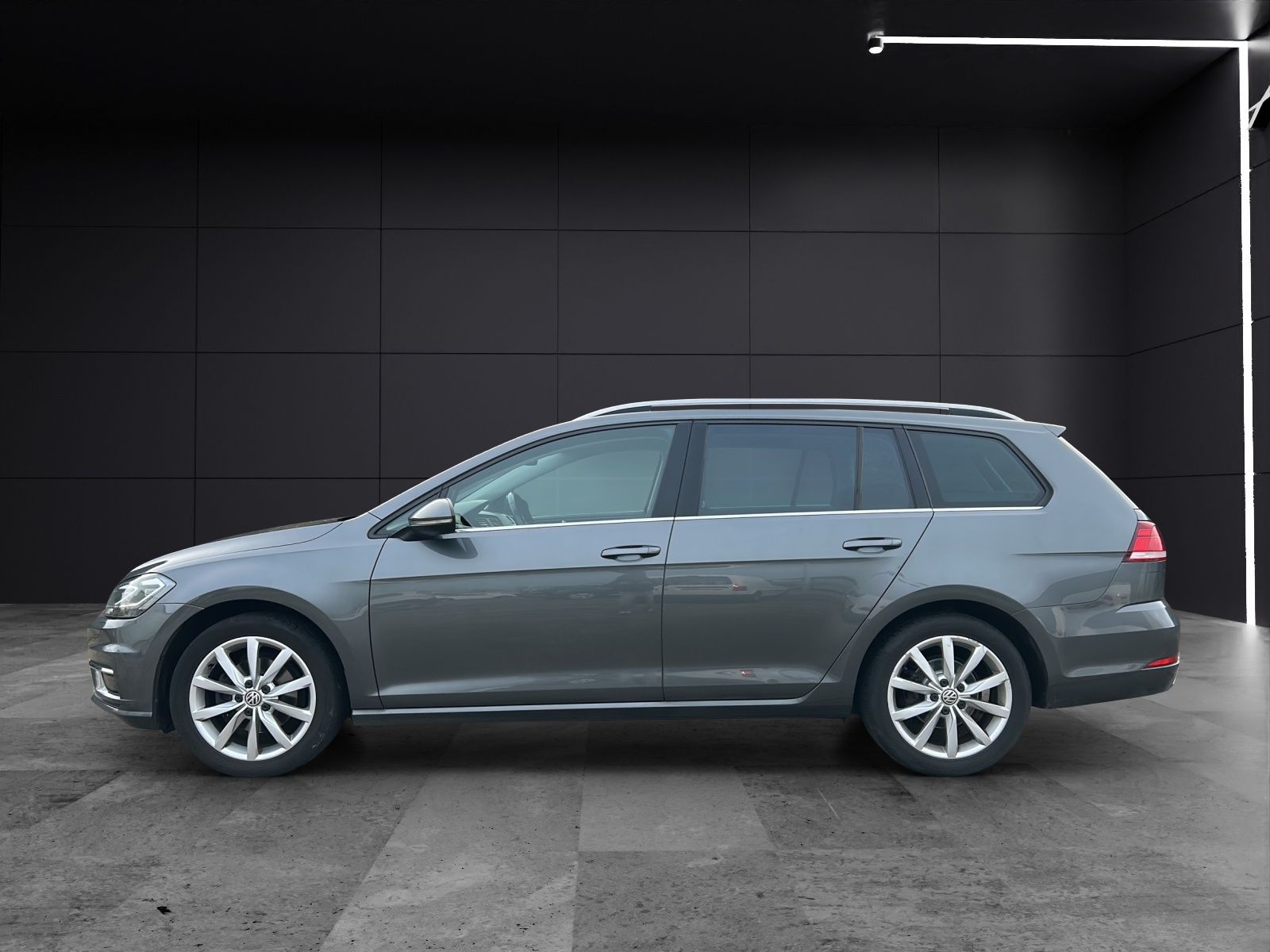 Fahrzeugabbildung Volkswagen Golf VII Variant Highline TSI DSG LED ACC SH Mas