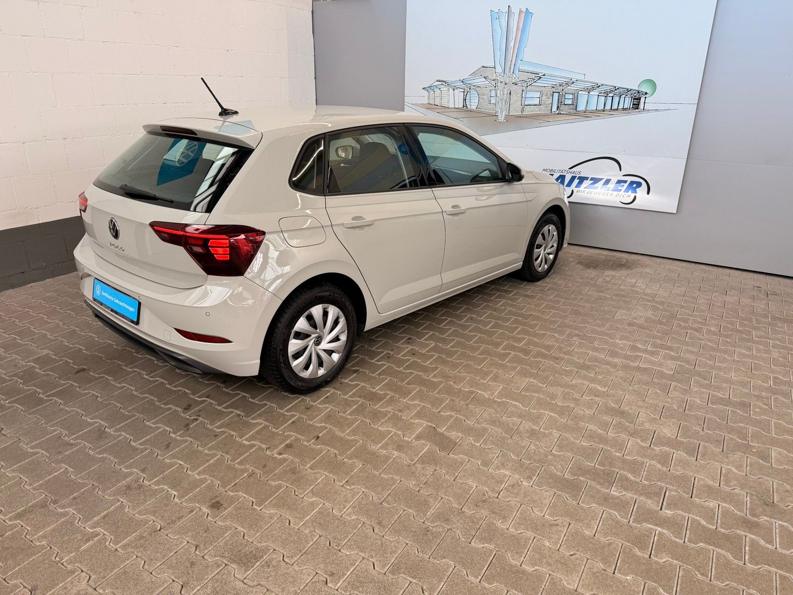 Fahrzeugabbildung Volkswagen Polo 1,0 TSI Life 5-Gang Schaltung + App Connect