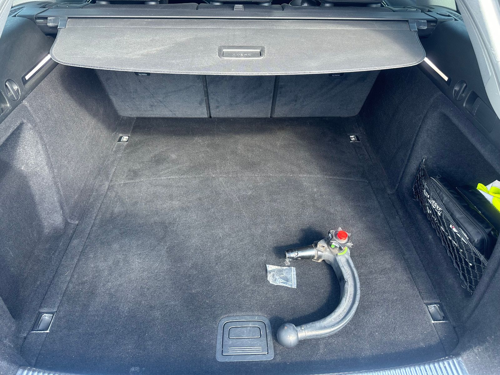 Fahrzeugabbildung Audi A4 2.0 TDI AVANT SPORT PAKET*MOD.2018+AHK*