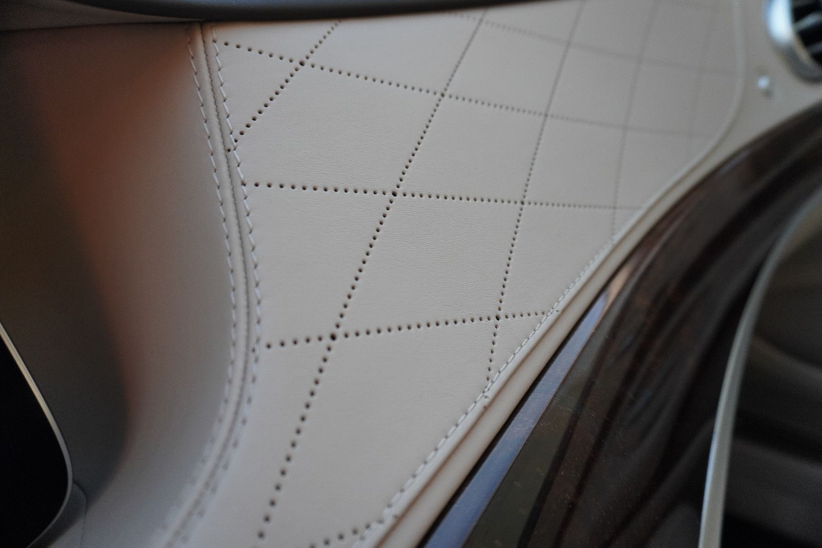 Fahrzeugabbildung Mercedes-Benz S 560 4Matic L AMG