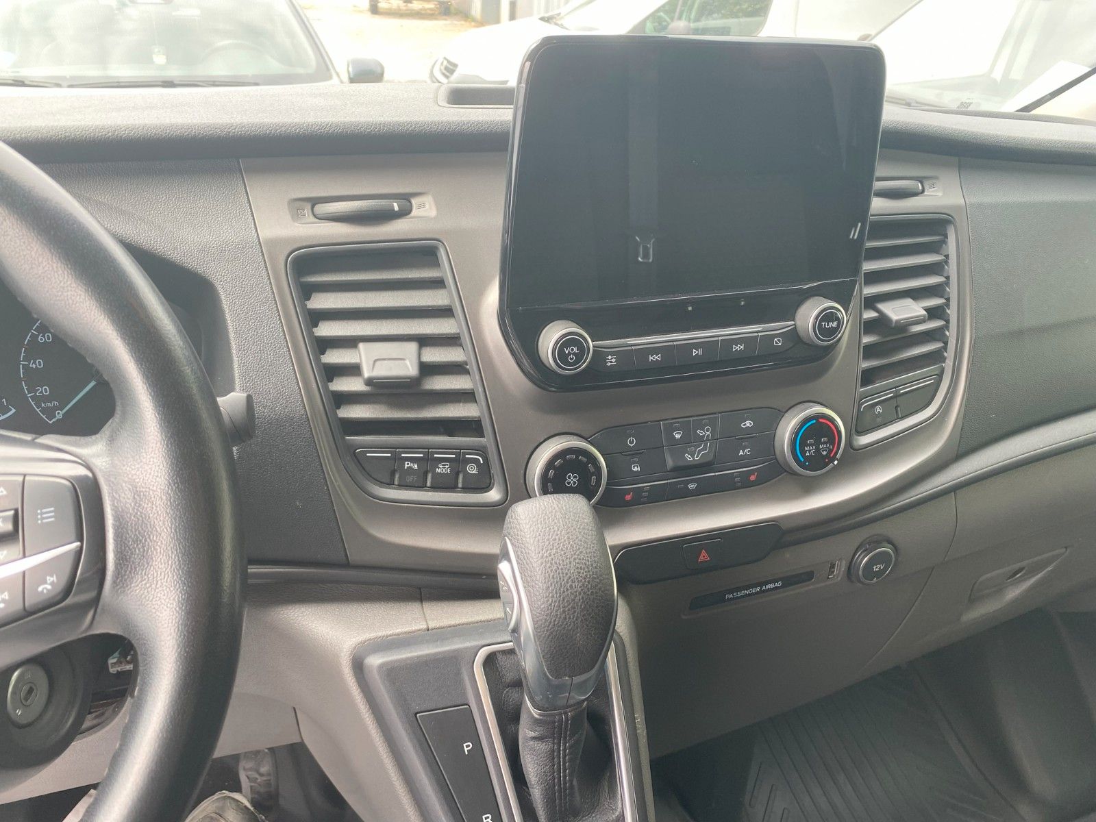 Fahrzeugabbildung Ford Transit Custom Kasten 300 L2 Trend,AHK,Automatic