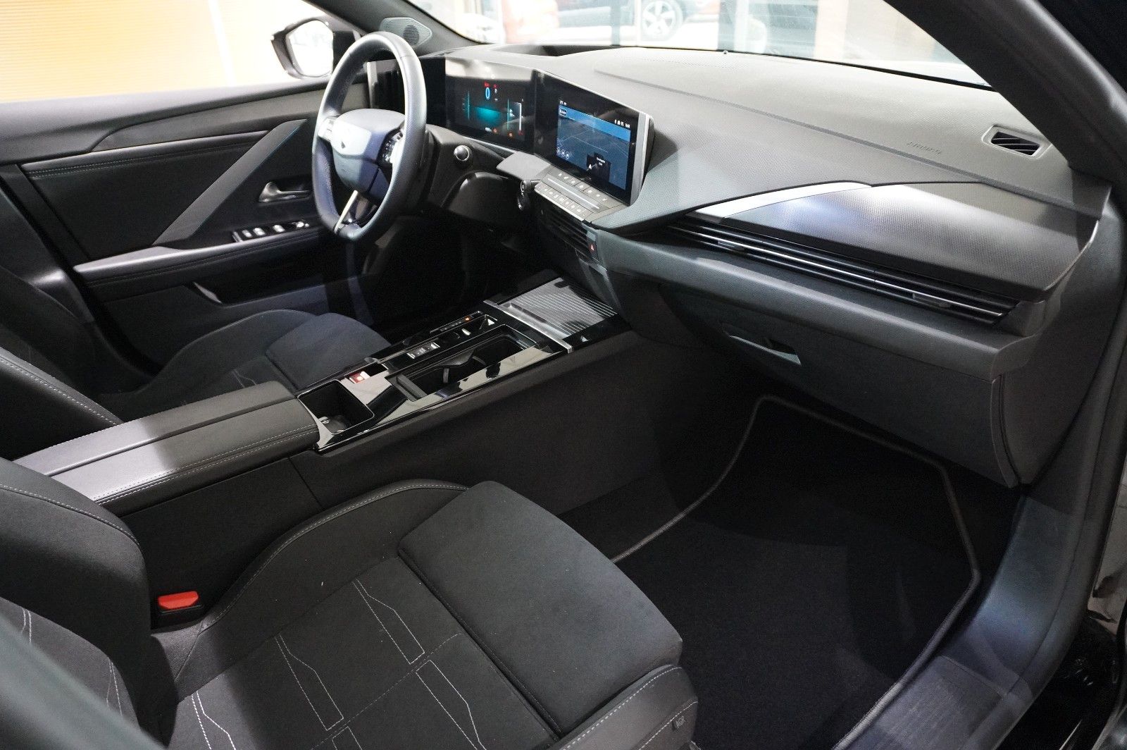 Fahrzeugabbildung Opel Astra L ST 1.2 HYBRID GS NAVI/LED/SPORT/PANO/HUD