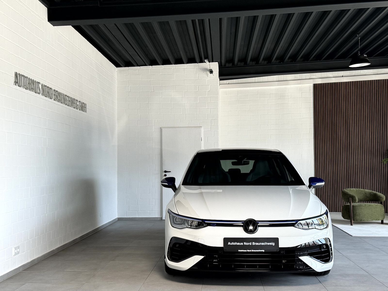 Volkswagen Golf R 2.0 TSI 20-Years Akrapaovic Pano H&K IQ foto 2