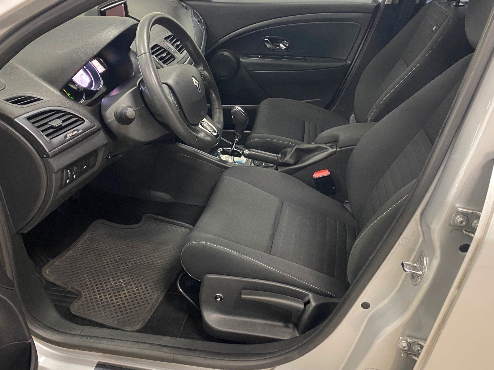 Fahrzeugabbildung Renault Megane Grandtour LIMITED dCi 110+NAVIGATION+AHK+
