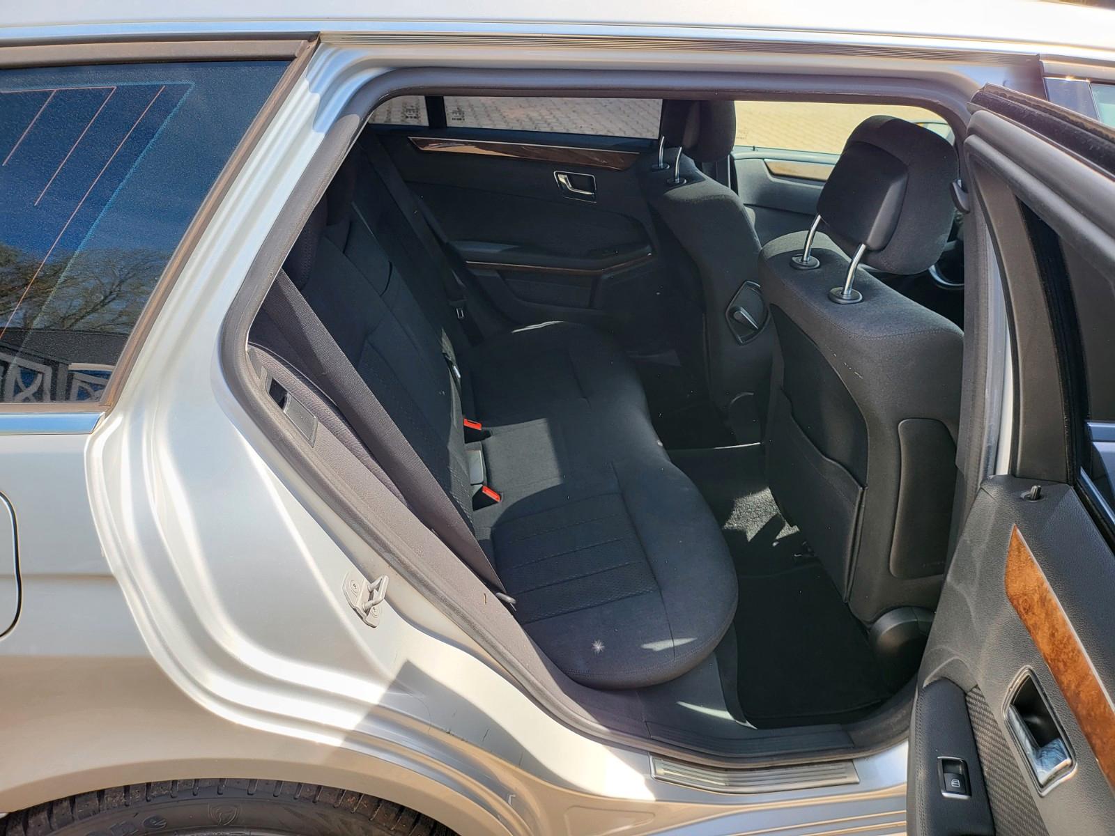 Mercedes-Benz E220 2011 — photo 19