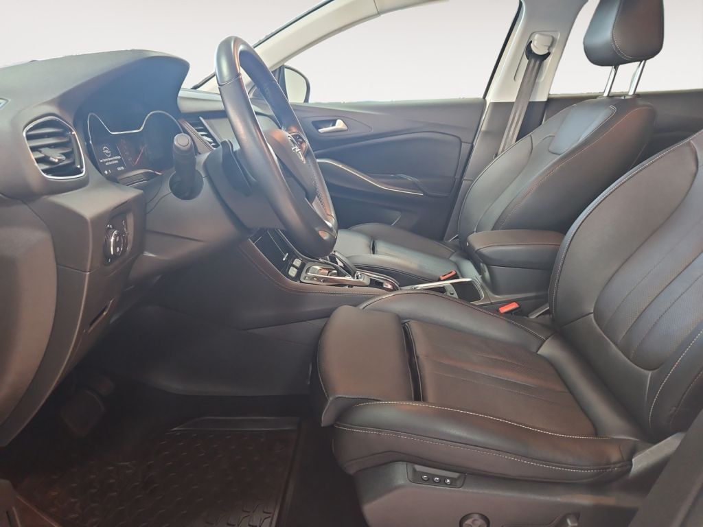 Fahrzeugabbildung Opel Grandland X Plug-in-Hybrid 4x4 1.6 DI Aut. Ultim