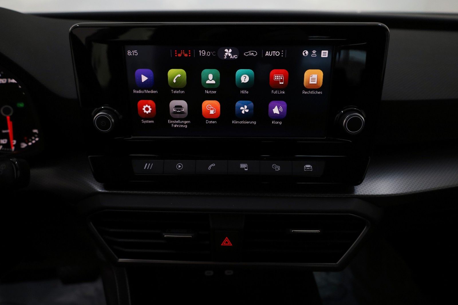 Fahrzeugabbildung SEAT Leon Style, Automatik, LED, SH, Kamera, Carplay
