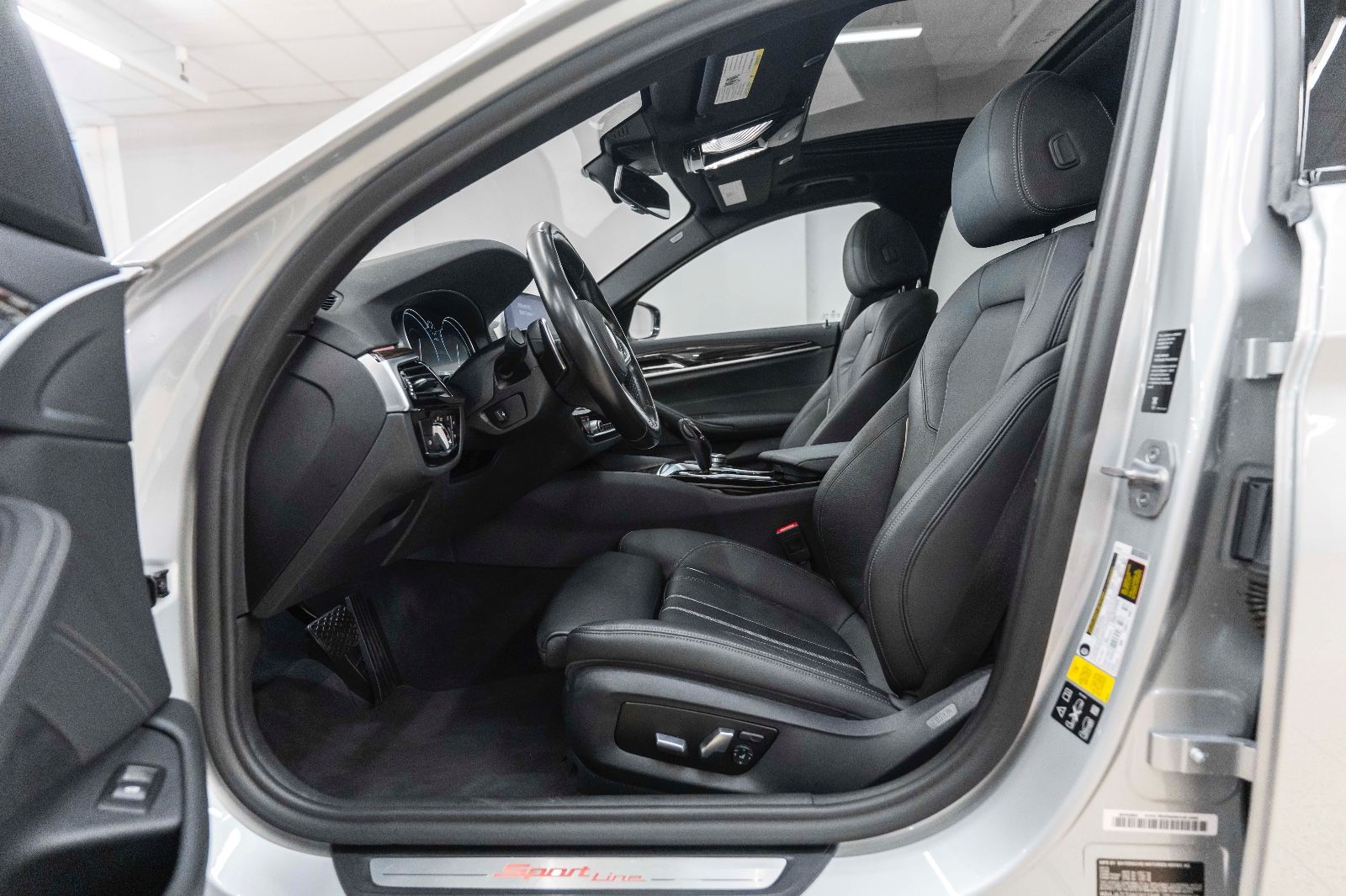 Fahrzeugabbildung BMW 530i xDrive M-Performance HUD LED KAM TOTW NAV