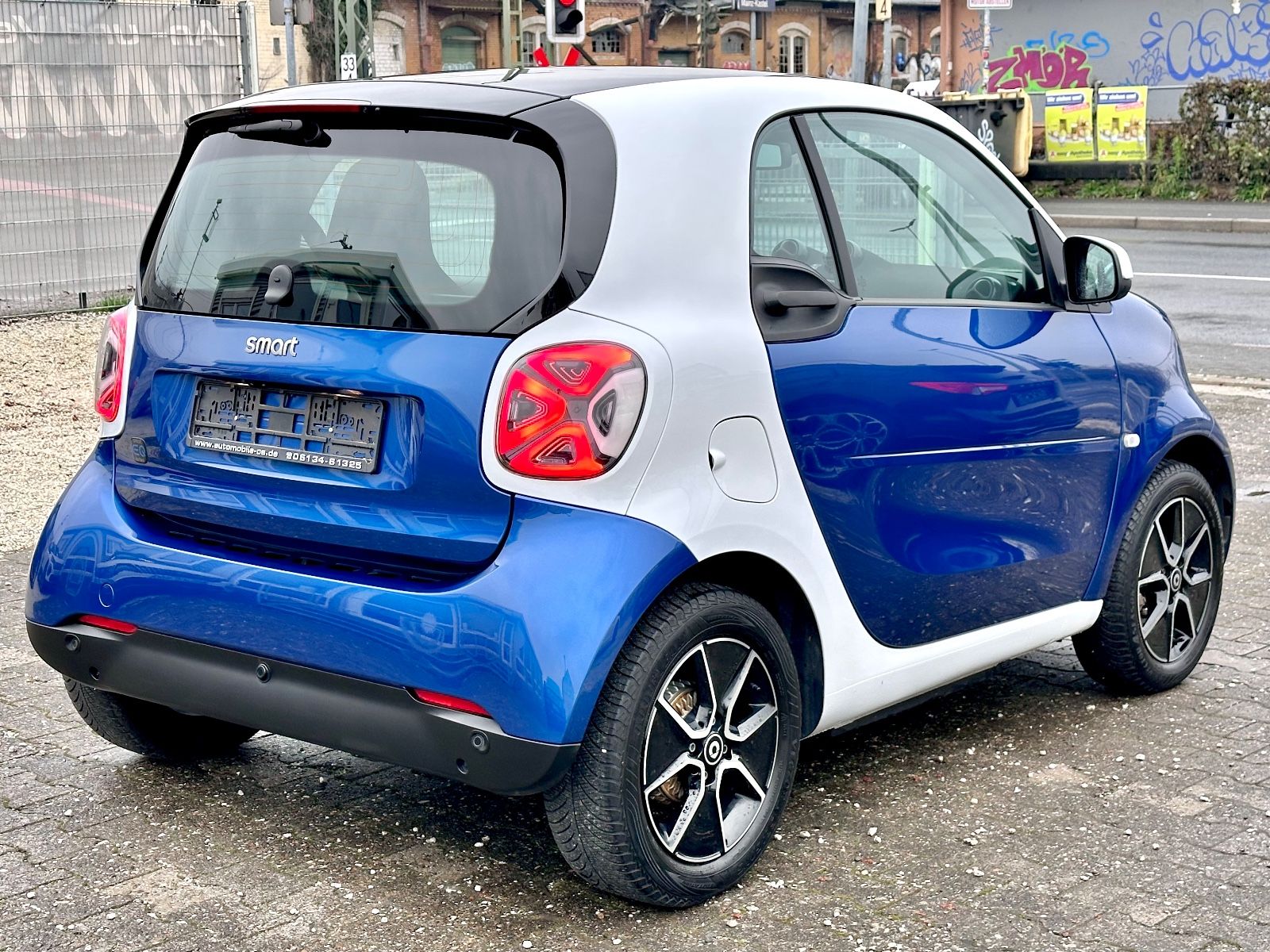 Fahrzeugabbildung Smart ForTwo Coupe EQ /LED/PDC/Kamera/Pano/CarPlay