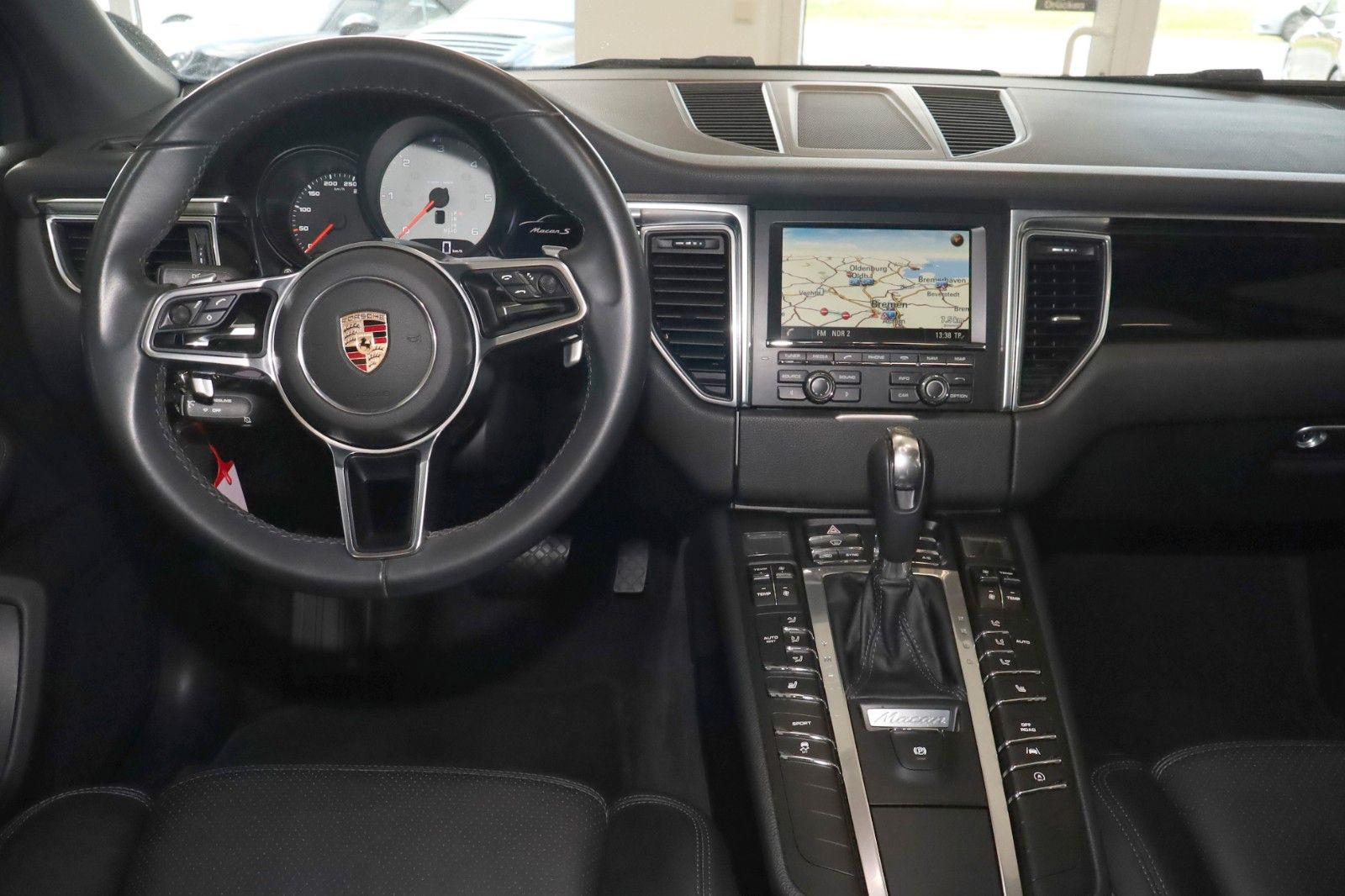 Fahrzeugabbildung Porsche Macan S Diesel Panorama, 21Zoll, Kamera,APPROVED