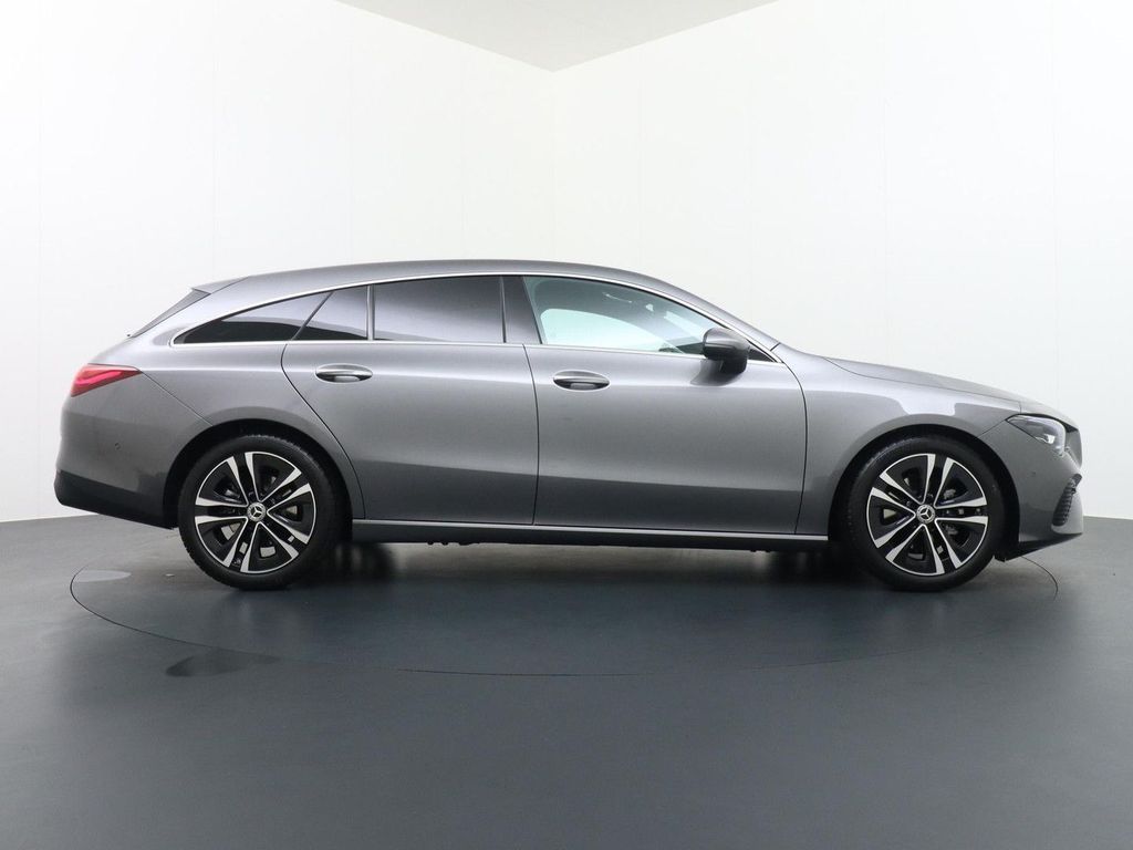 Mercedes-Benz CLA 180 Shooting Brake Star Edition Luxury Line