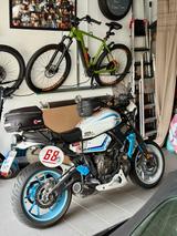 Yamaha XSR 700 Öhlins-Fahrw. u. Quickshifter - YAMAHA XSR700