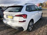 Skoda Kamiq Selection 1.5 TSI DSG NAV MATRIX PANO - mit Benzin-Antrieb: Weiß, Geländewagen
