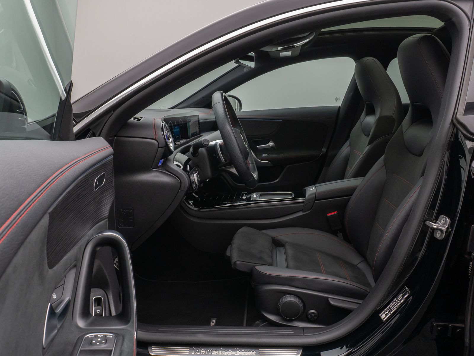 Fahrzeugabbildung Mercedes-Benz CLA 200d AMG Line Panorama 360°Lenkrhzg Komfort