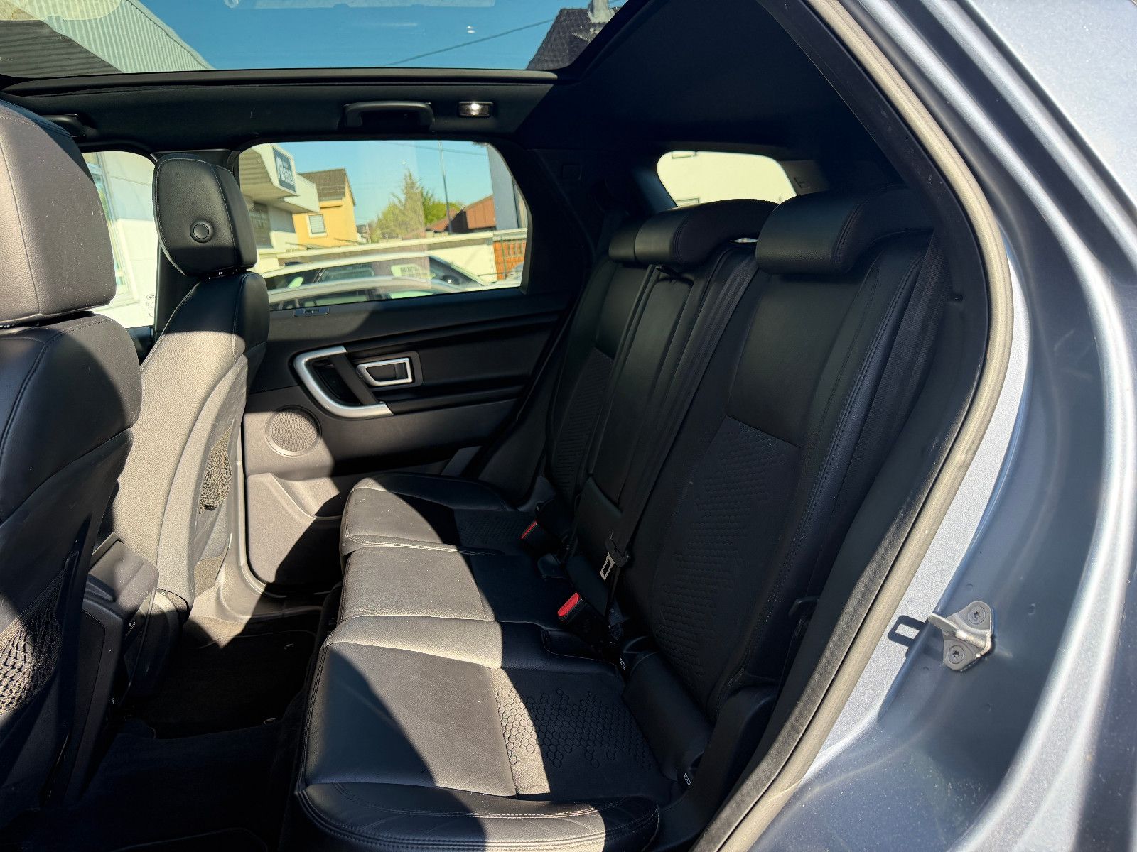 Fahrzeugabbildung Land Rover Discovery Sport SE AWD/PANO/ACC/NAVI/KAMERA/SHZ