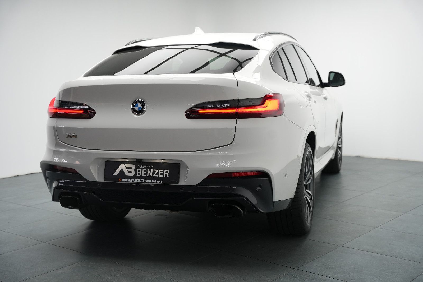 Fahrzeugabbildung BMW X4 M40 /HUD/LED/AHK/Leder/HUD/Ambiente/360°Cam/