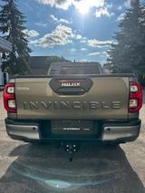 Toyota Hilux   EXTRA CAB  2.8, INVINCIBLE, Automatik - Toyota Hilux: Cab Extra