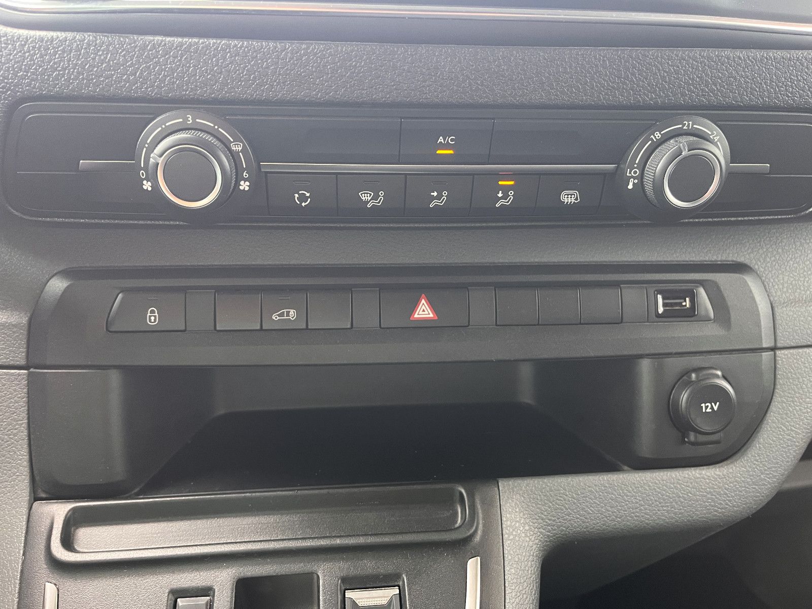 Fahrzeugabbildung Opel Vivaro Kasten -e Edition M