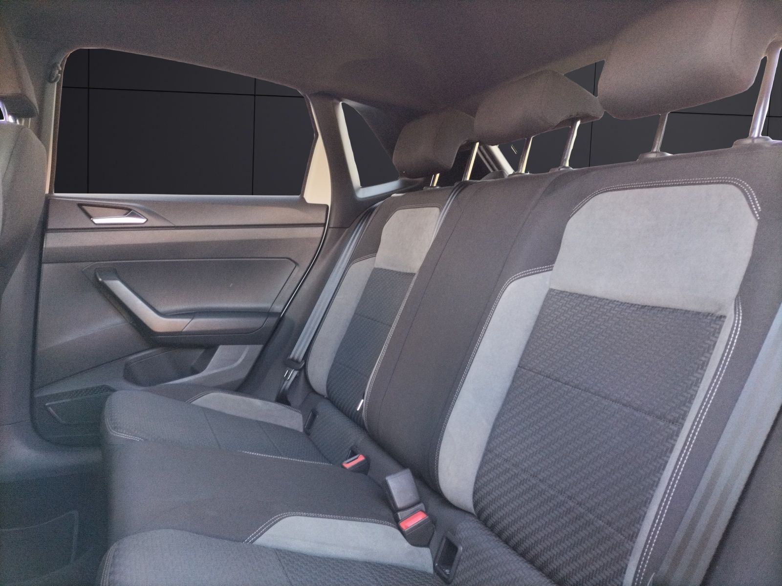 Fahrzeugabbildung Volkswagen Polo R-Line TSI LED ACC PANO SHZ PDC Navi Klima