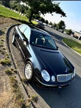 Mercedes-Benz E 280 4MATIC ELEGANCE Airmatic - Mercedes-Benz E 280 mit Benzin-Antrieb