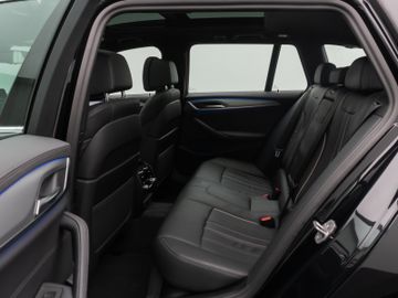 Fahrzeugabbildung BMW 530d Luxury Line Panorama Laser Kamera HUD HiFi