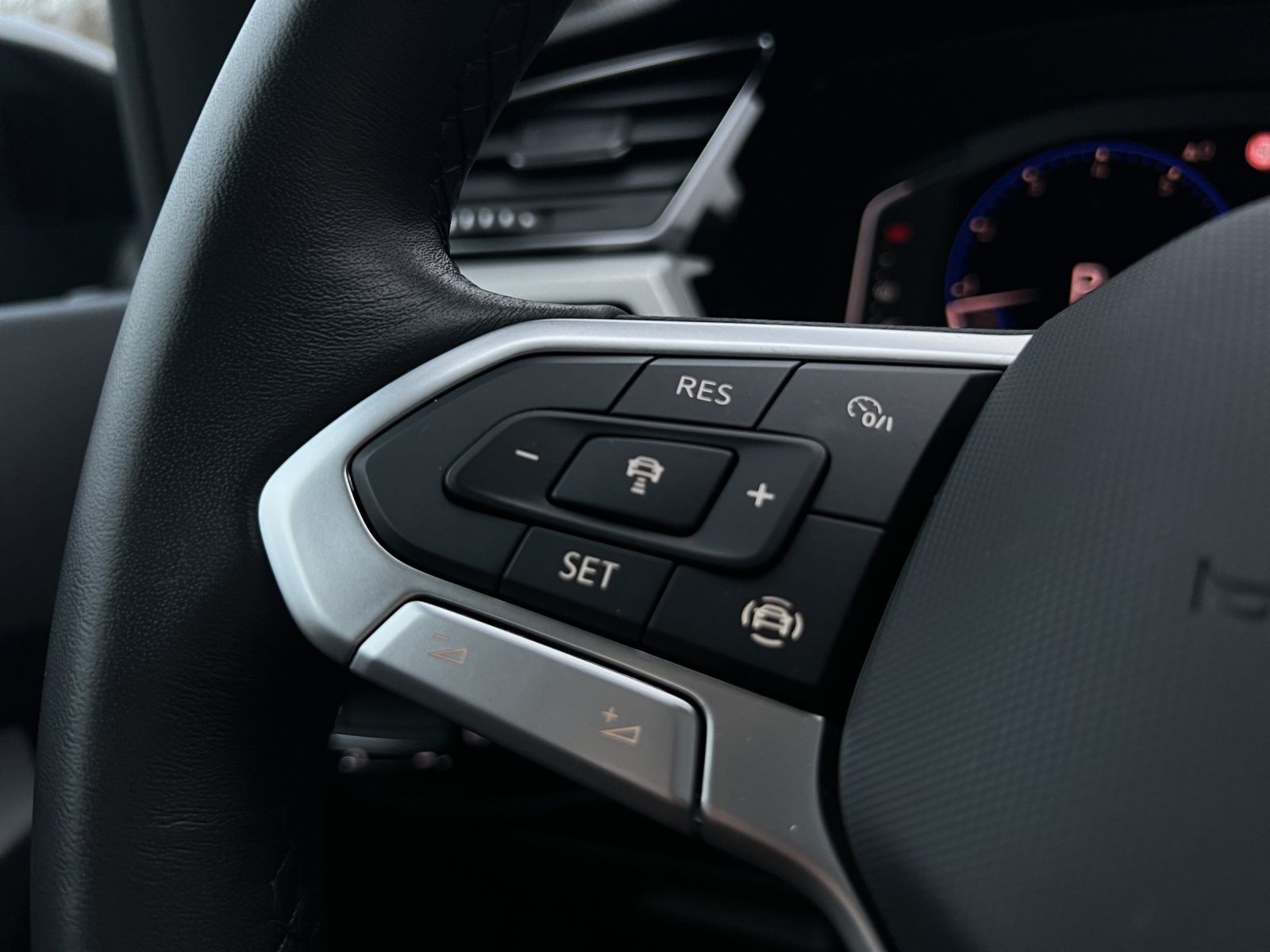 Touran Move 1.5 TSI DSG Navi*ACC*Navi*7-Sitzer