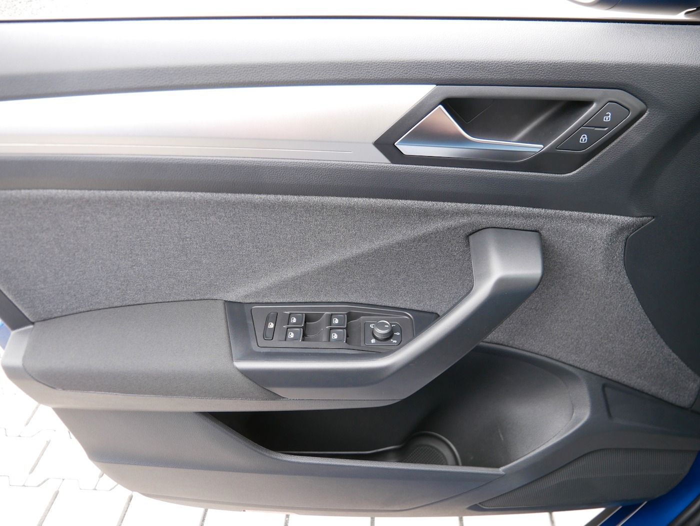 Fahrzeugabbildung Volkswagen T-Roc 1.5 TSI Move NEU40T Standheiz ACC SHZ+LHZ