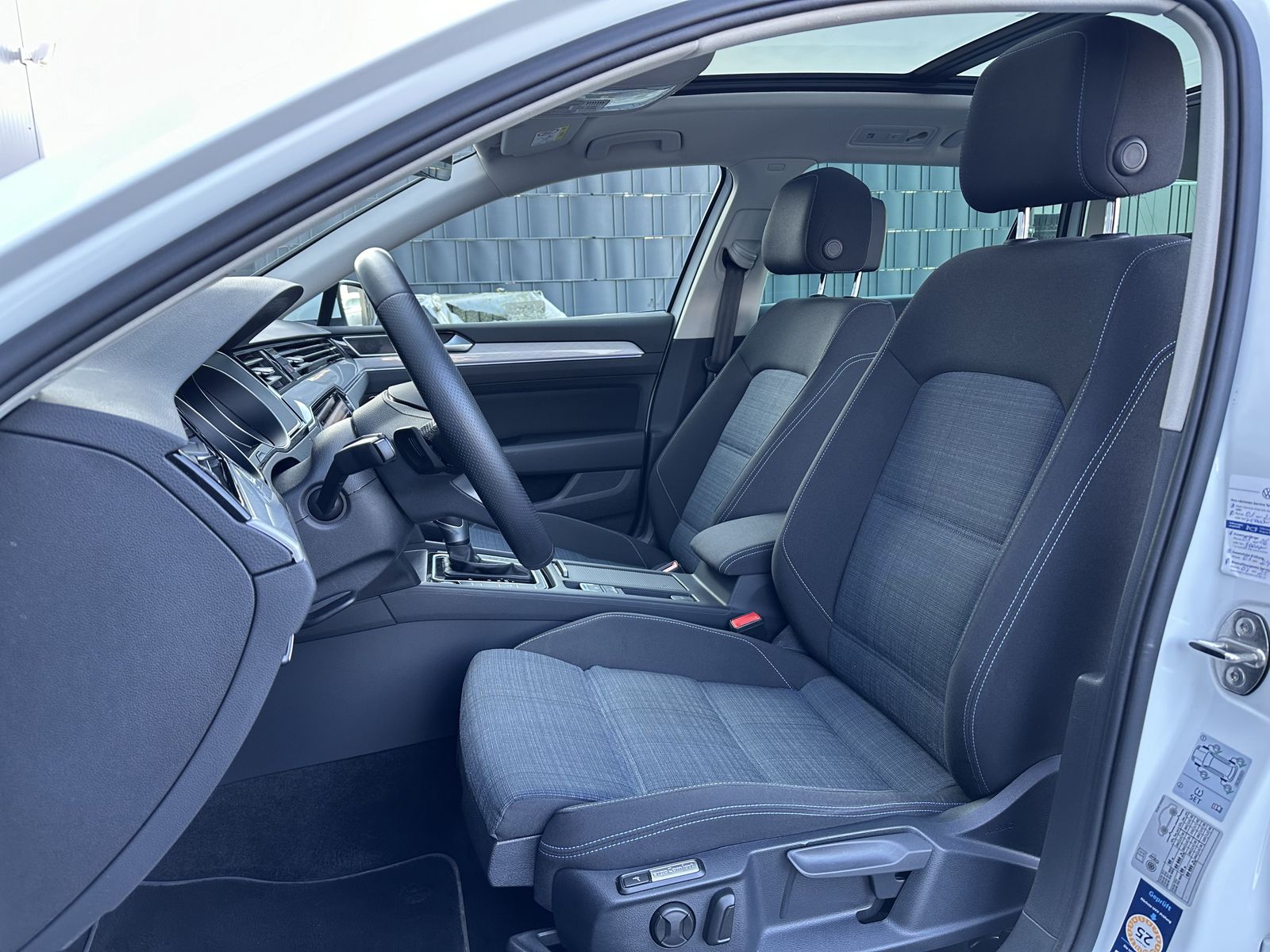Fahrzeugabbildung Volkswagen Passat Variant GTE 1.4 TSI DSG NAV+LED+PANO+KAM