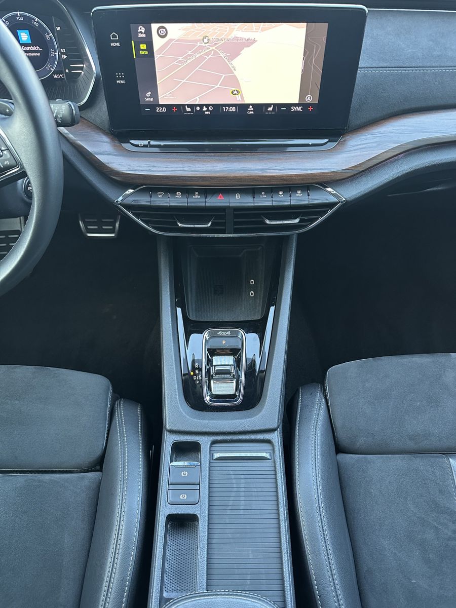 Fahrzeugabbildung SKODA Octavia Combi Scout 4x4 NAV+LED+AHK+HEAD-UP+18ZO