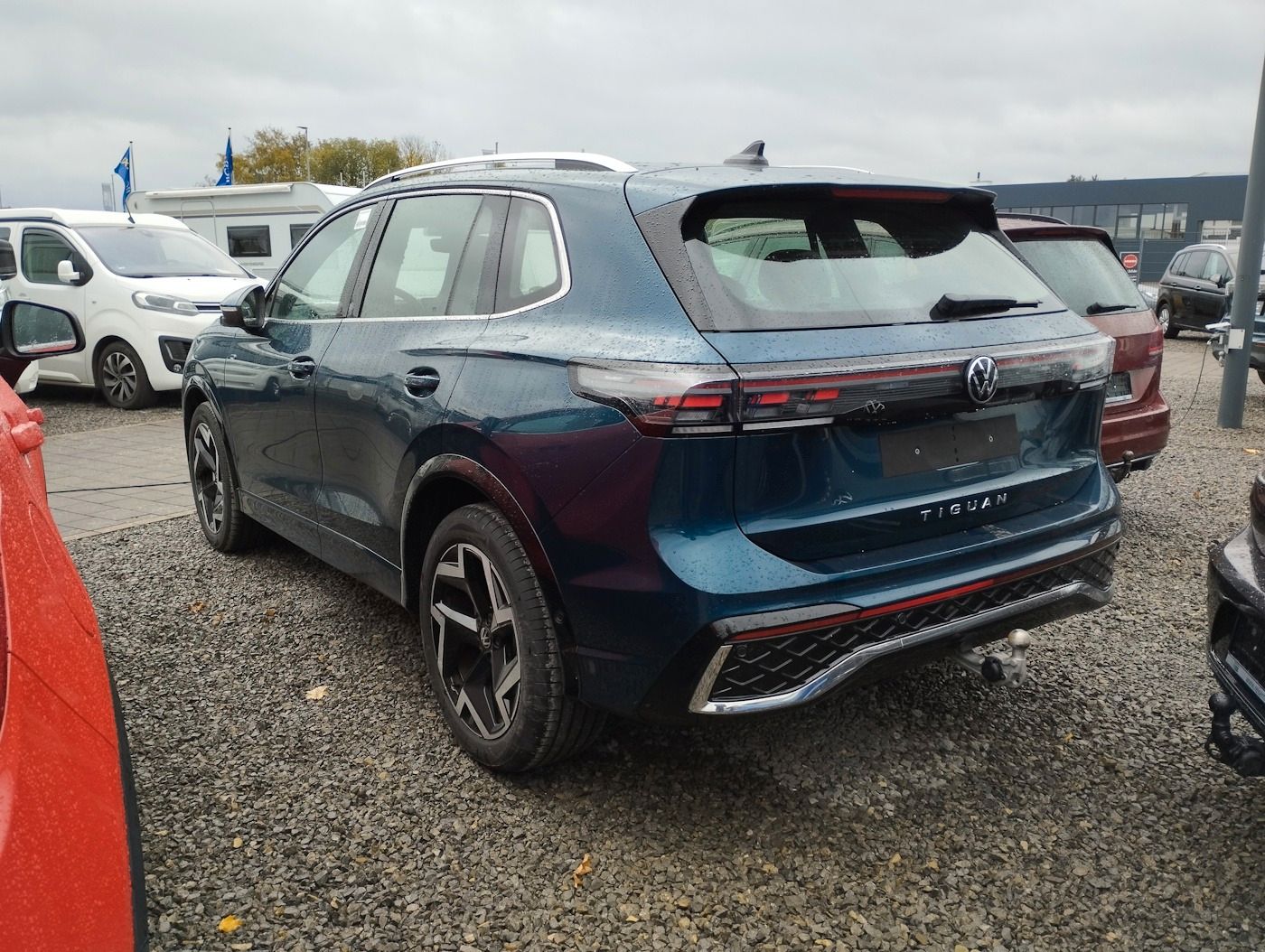 Fahrzeugabbildung Volkswagen Tiguan 2.0 R-Line NEU63T DSG AHK Kamera Matrix