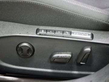 Fahrzeugverkauf 10 Volkswagen Golf VIII Vari. Style So&Wi R. StHz Navi Matrix