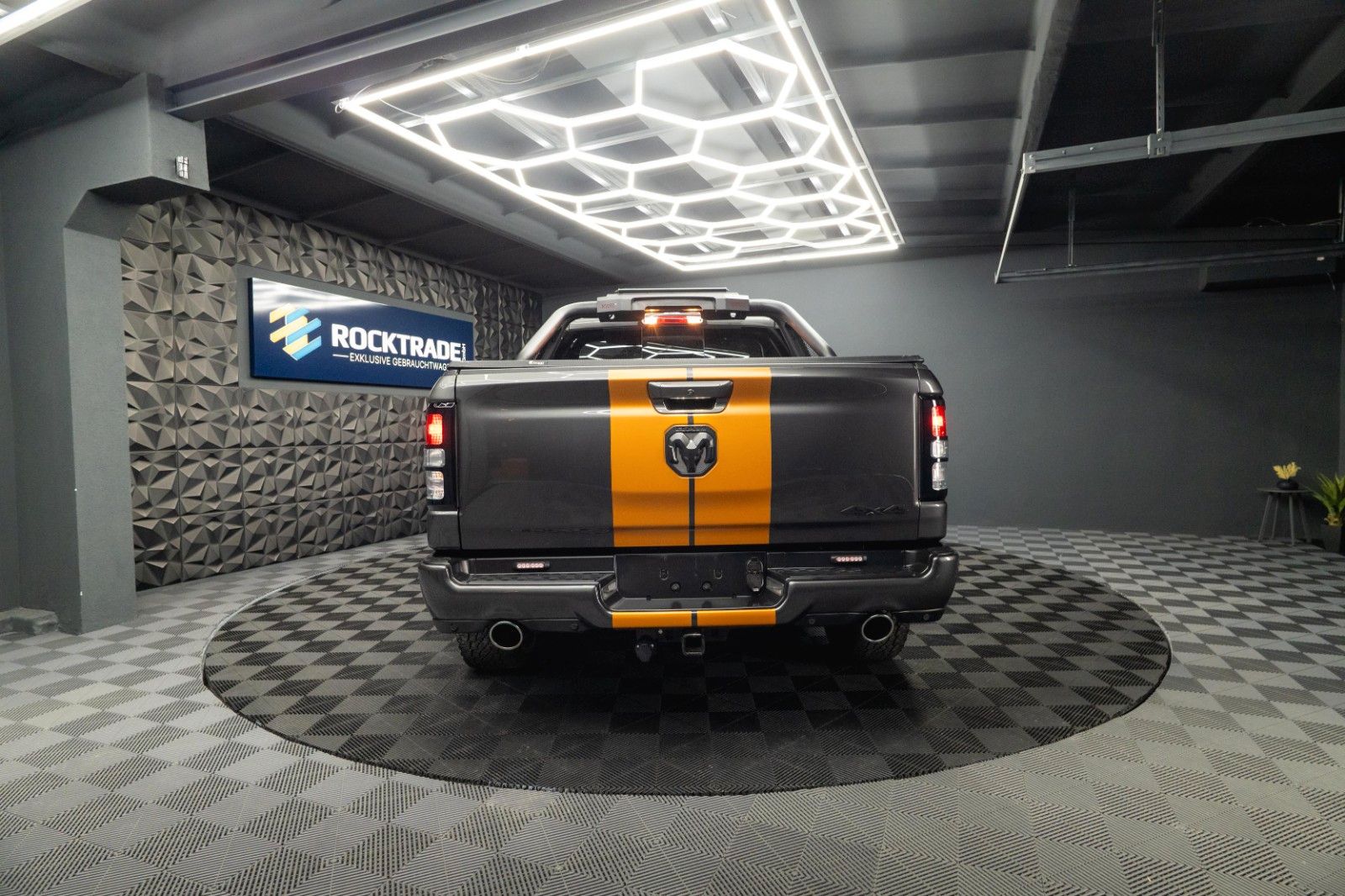 Fahrzeugabbildung Dodge RAM 5.7 V8 HEMI 4x4 OFFROAD Night Limited 19%