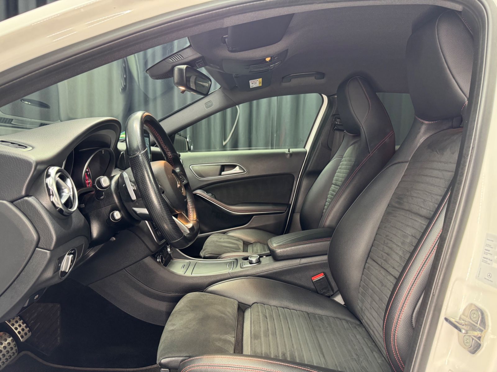 Fahrzeugabbildung Mercedes-Benz GLA 200|7G-AUTOMATIK|NAVI|LED|KAMERA|AHK|AMG-LIN