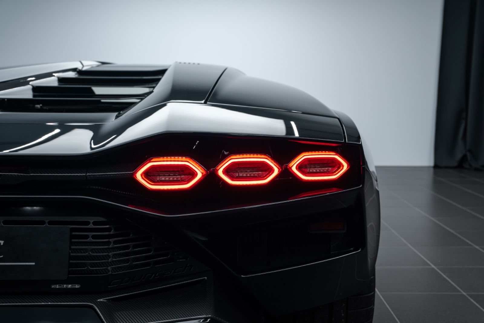 Fahrzeugabbildung Lamborghini Countach LPI 800-4 1of112/CARBON/LIFT