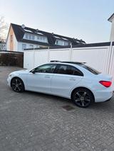 Mercedes-Benz A-Klasse Limousine 200 Automatik  - Mercedes-Benz 200 mit Benzin-Antrieb: Limousine
