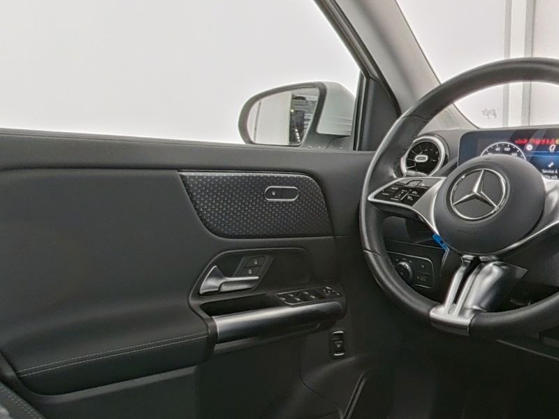 Fahrzeugabbildung Mercedes-Benz GLA 200 Progressive AHK+Pano+CarPlay+Kam+EasyPac