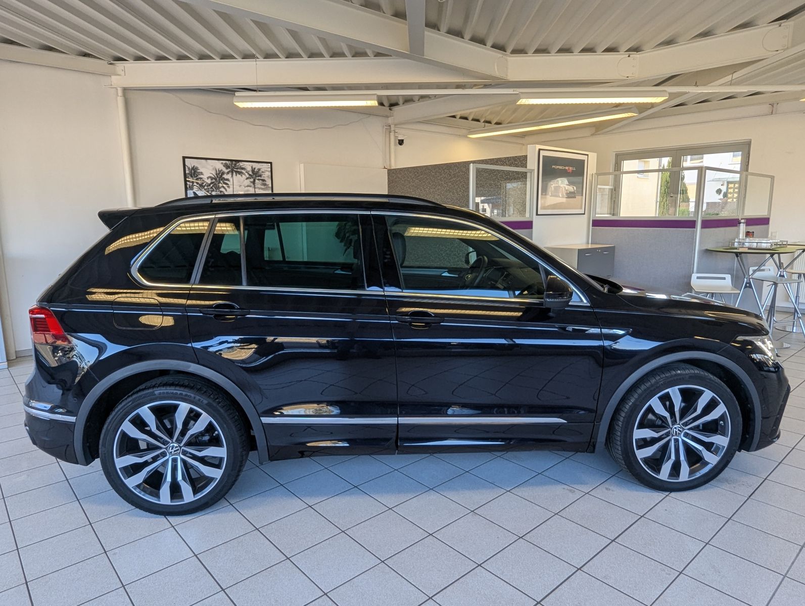 VW Tiguan 2.0 TDI DSG R-Line Matrix Pano HUD AHK 20 - Image 8