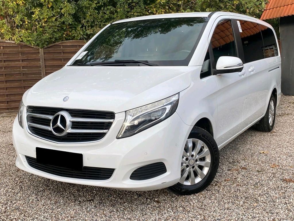 Image of Mercedes-Benz V 220