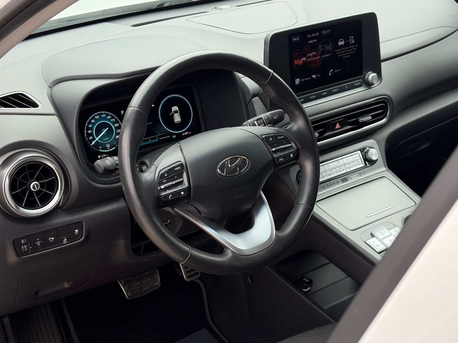 Fahrzeugabbildung Hyundai KONA E Select SHZ LHZ ACC PDC LFA LKA CAM CarPl.
