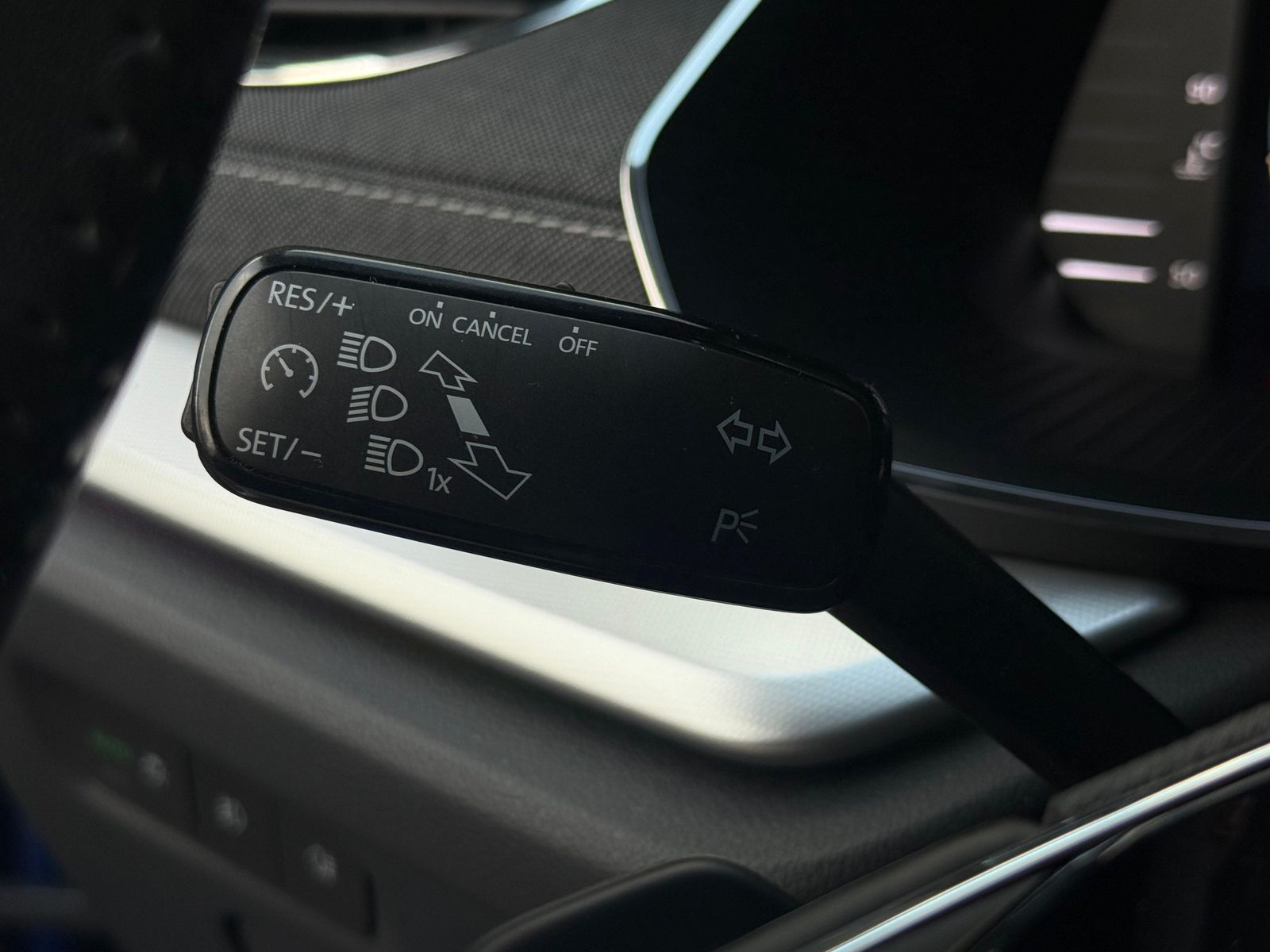 Fahrzeugabbildung SKODA Octavia 2.0 TDI DSG Style LED+KAM+SHZ+AMBI+CARPL