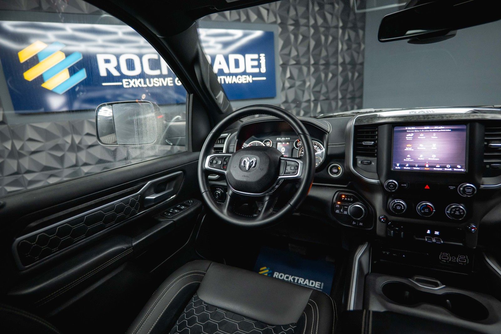 Fahrzeugabbildung Dodge RAM 5.7 V8 HEMI 4x4 OFFROAD NightPaket AXLE LOCK