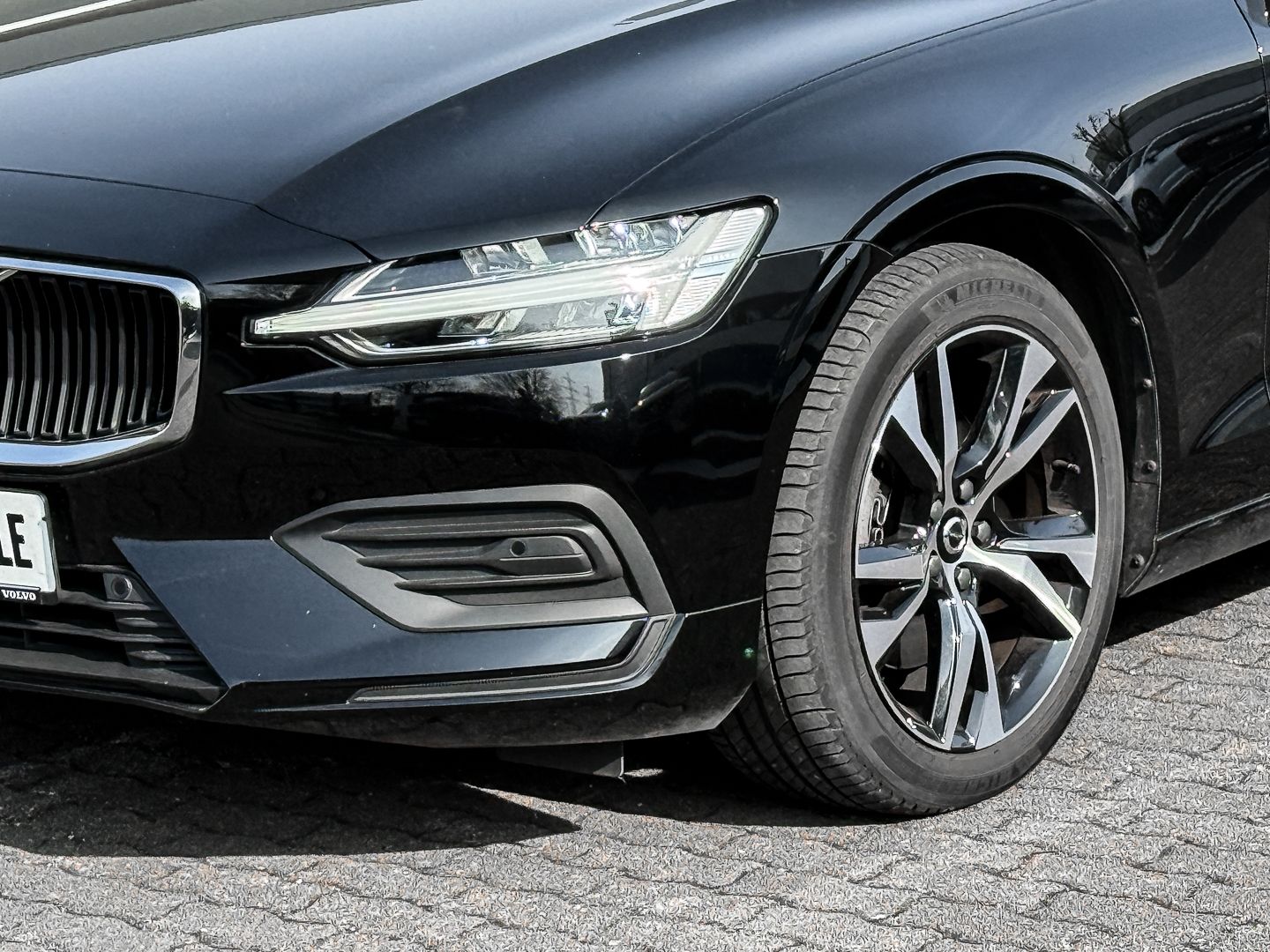 Volvo V60 Kombi Essential B3 Benzin EU6d Digitales Coc imagem 3