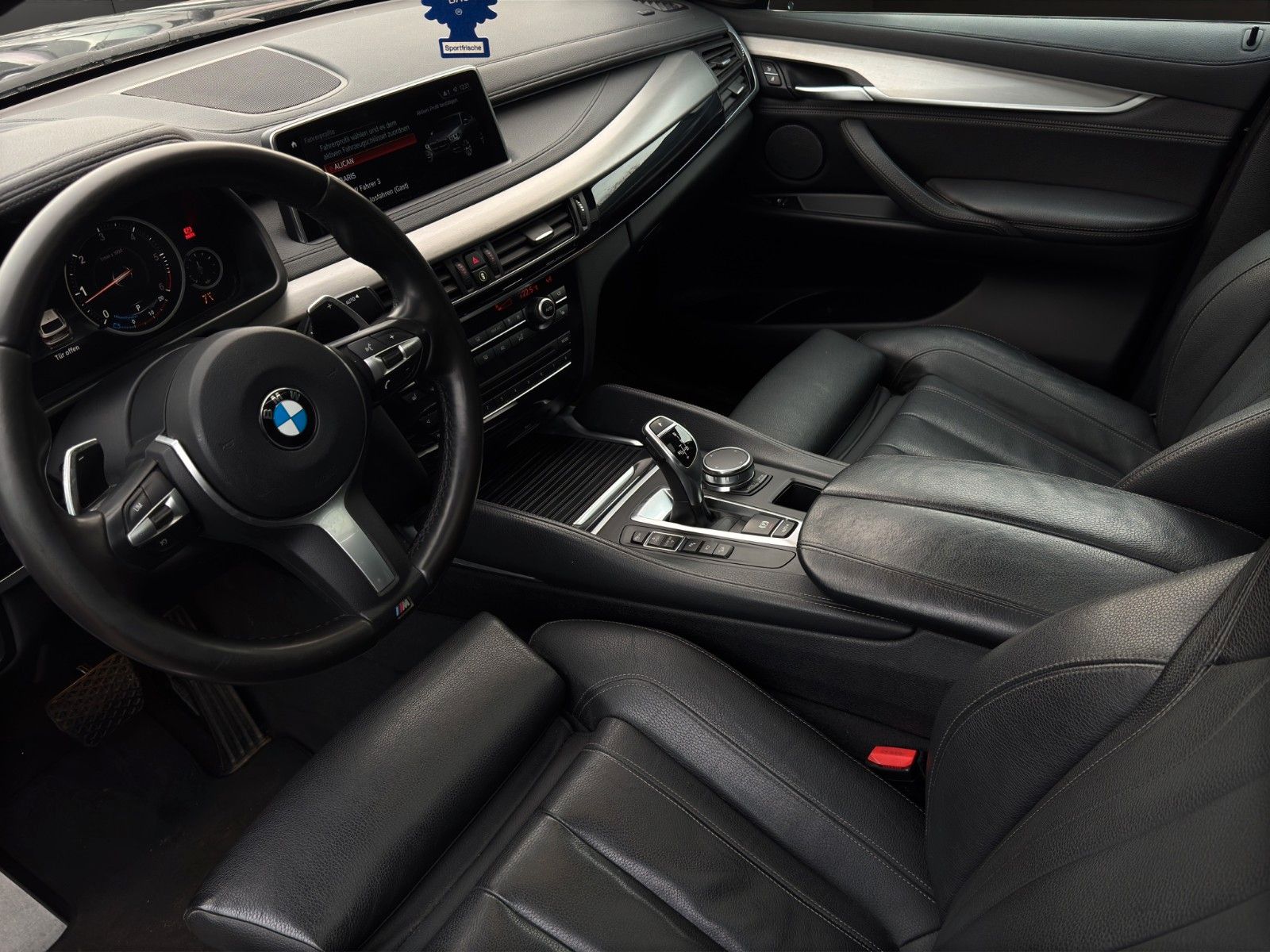 Fahrzeugabbildung BMW X6 xDrive Schiebedach/AHK/360°/M-Paket/H&K