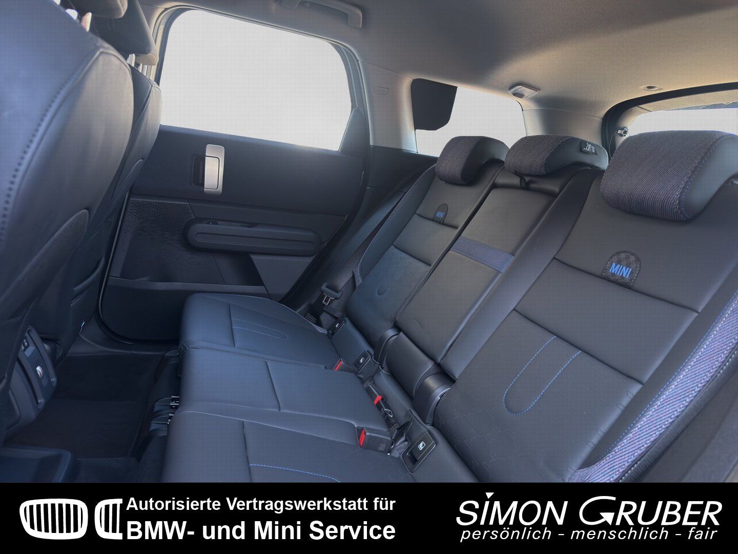Fahrzeugabbildung MINI Countryman Cooper C Classic Trim Navi HUD LED