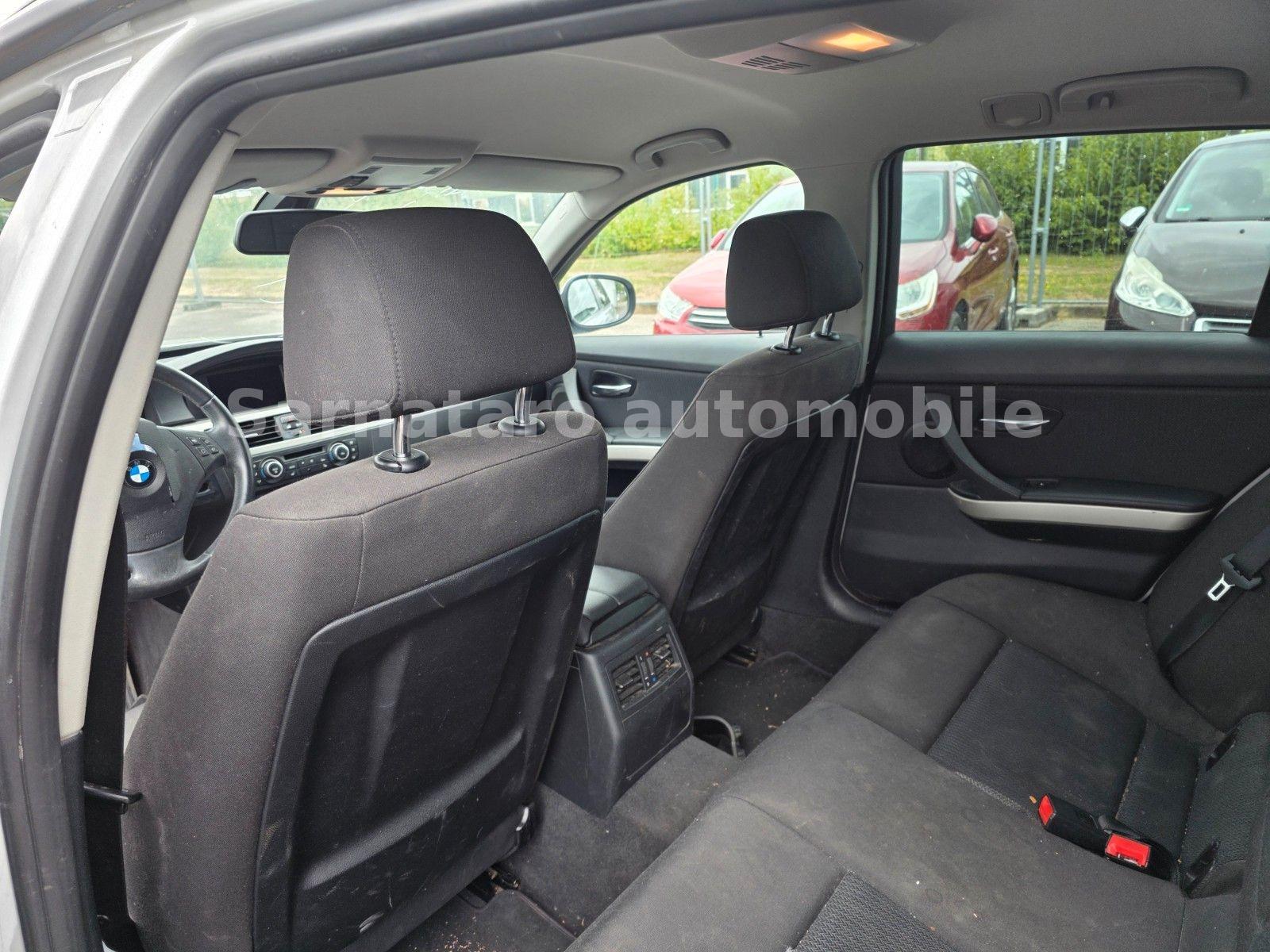 BMW 318 2012 — photo 18