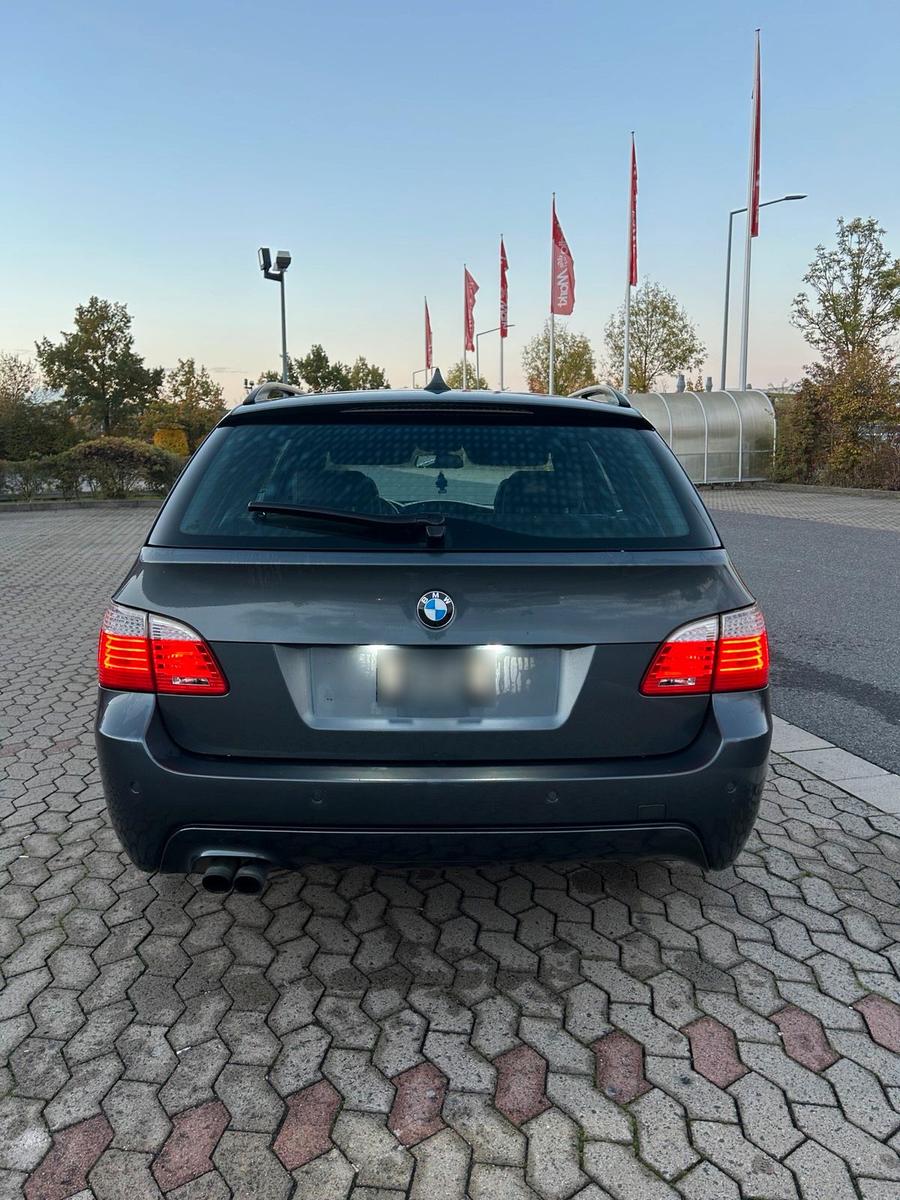 BMW 530 2009 — interior