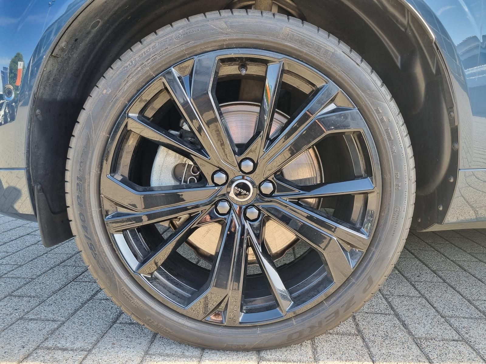 Fahrzeugabbildung Volvo XC60 T8 Ultra Black Ed. 'Massage, Luftfahrwerk'