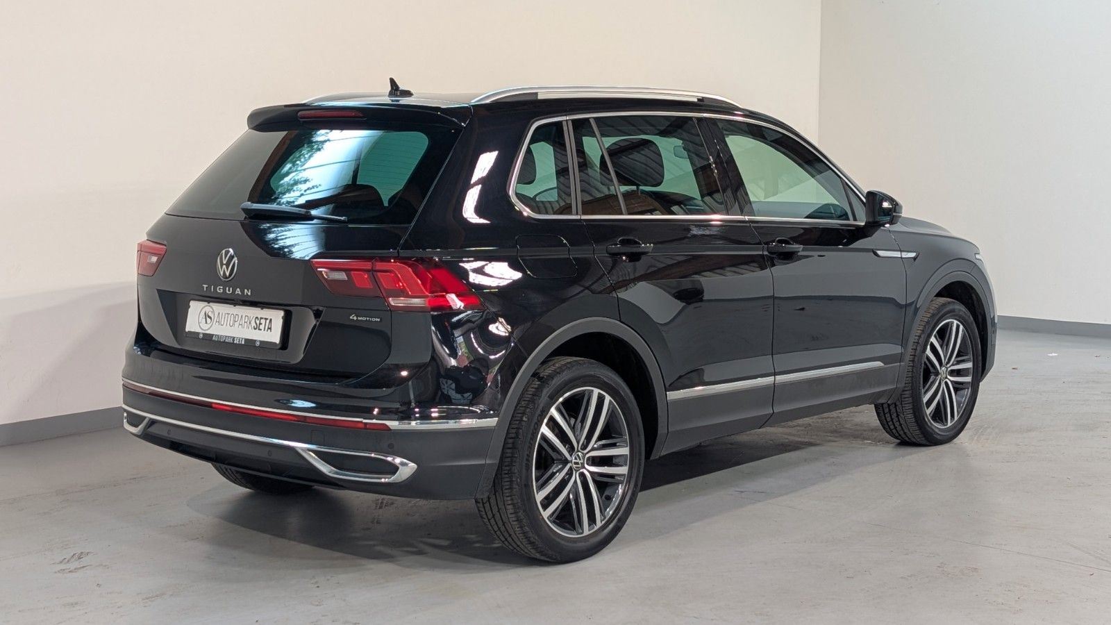Volkswagen Tiguan 2.0TDI DSG Elegance 4M ACC KAM MATRX AHK foto 4