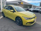 Volkswagen Golf VIII Lim. Life/ Navi / LED / ACC/  150 PS - : Gelb, Sportfahrwerk